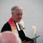 Pfarrer Kreile führt durch die Liturgie